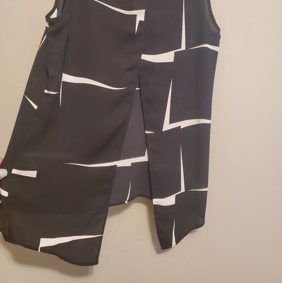 Split back tank top!! - Picture 2 of 3